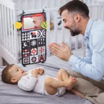 Espelho de Chão para Bebê com Livro de Adesivos: Diversão e Desenvolvimento em um Só Produto! - Imagem 2